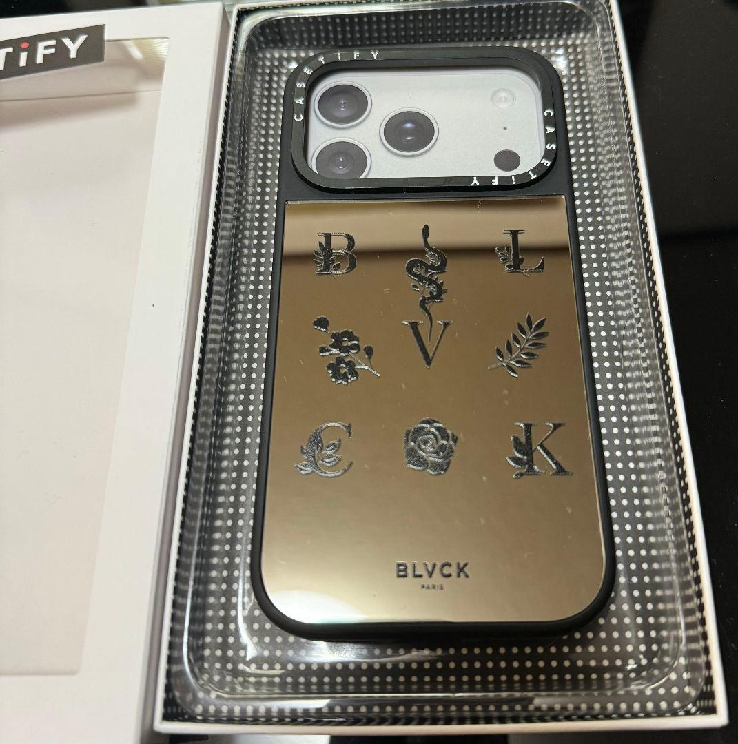 iPhone17Pro BLACK Paris 総柄ミラー ケース