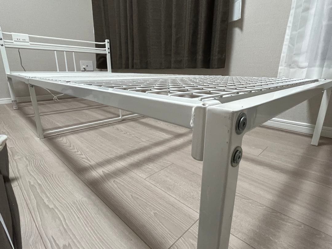 ニトリ　ホワイト スチール シングルベッドフレーム