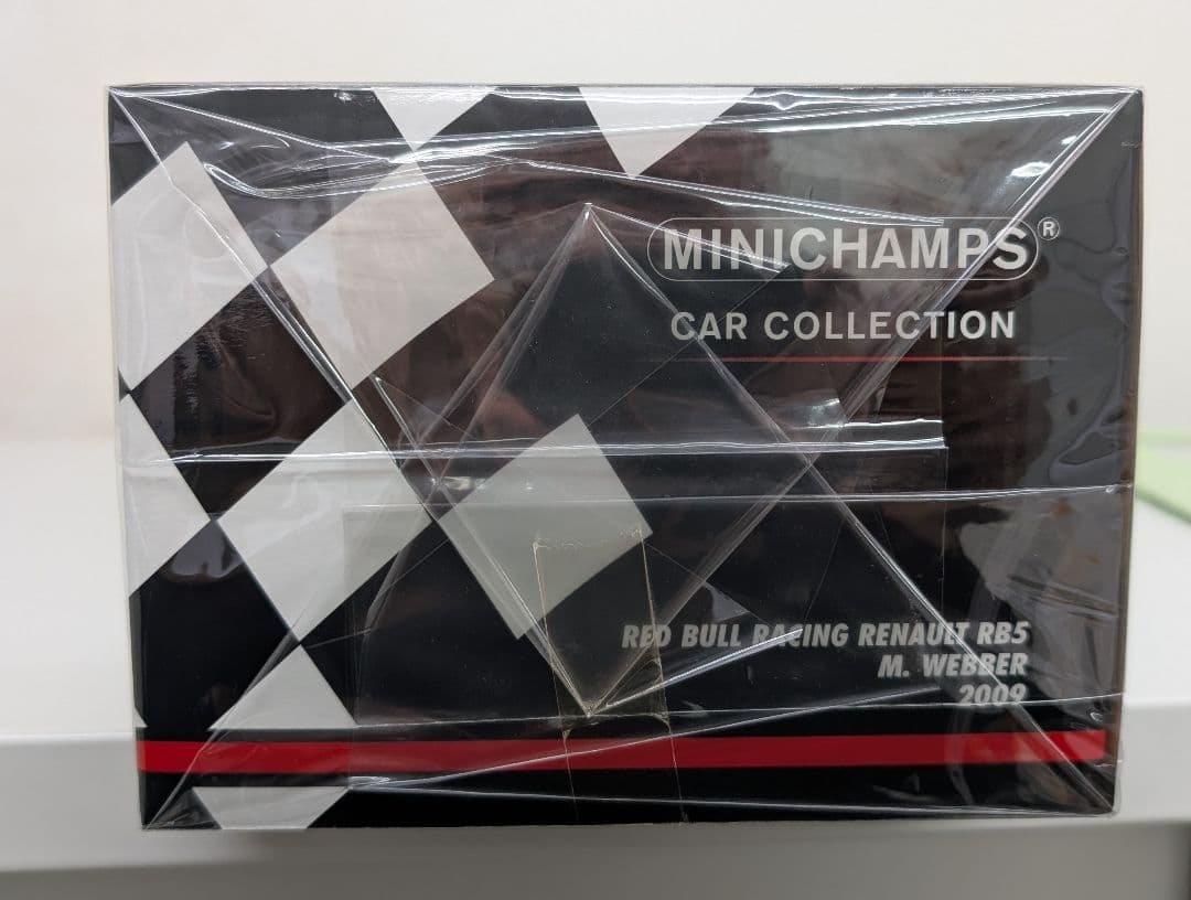 【新品未開封】レッドブル・レーシング RB5 1/18 マーク・ウェーバー
