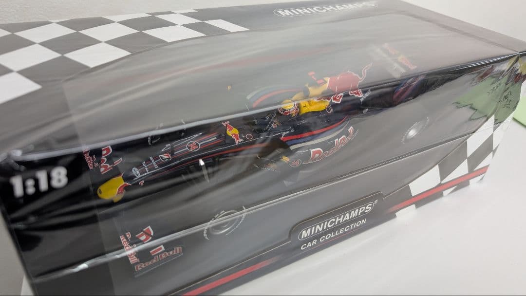 【新品未開封】レッドブル・レーシング RB5 1/18 マーク・ウェーバー