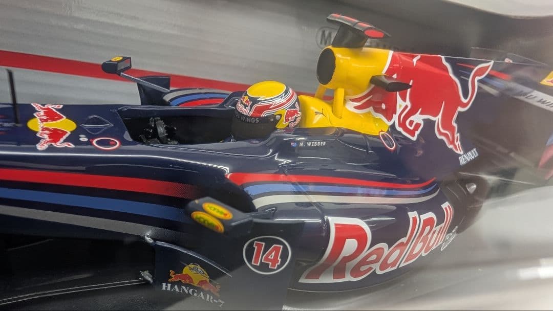 【新品未開封】レッドブル・レーシング RB5 1/18 マーク・ウェーバー