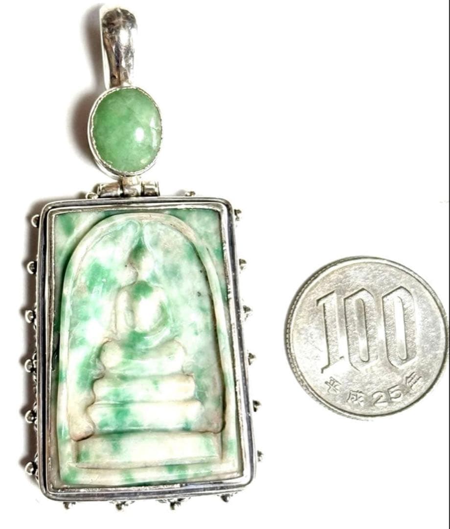 翡翠原石　仏陀カービング　シルバー　ペンダントトップ