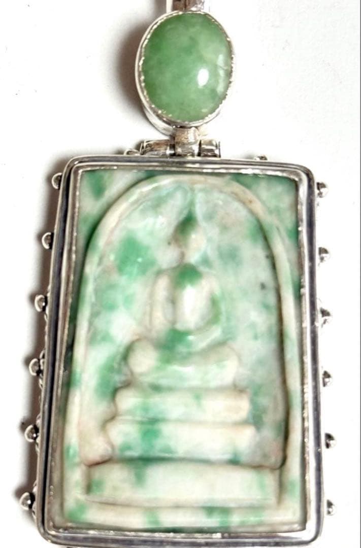 翡翠原石　仏陀カービング　シルバー　ペンダントトップ