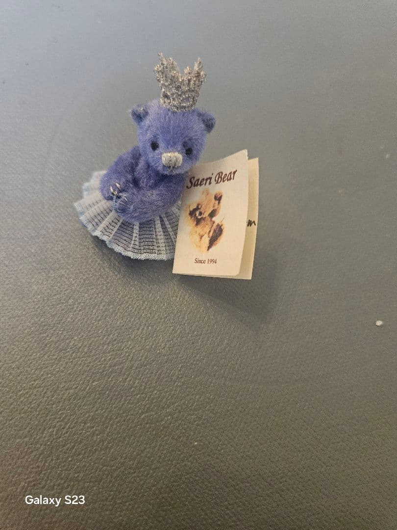 Saeri Bear ティアラ付き青色ミニチュアテディベア