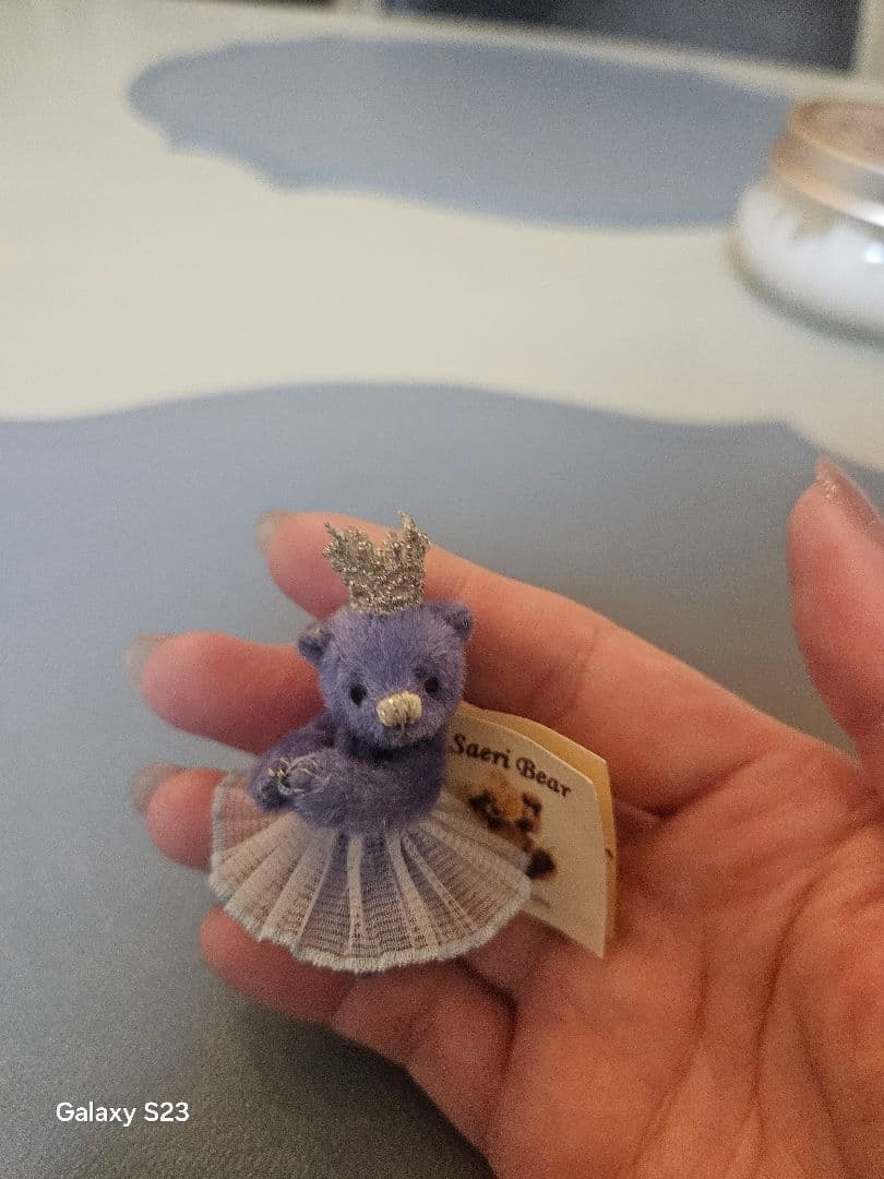 Saeri Bear ティアラ付き青色ミニチュアテディベア