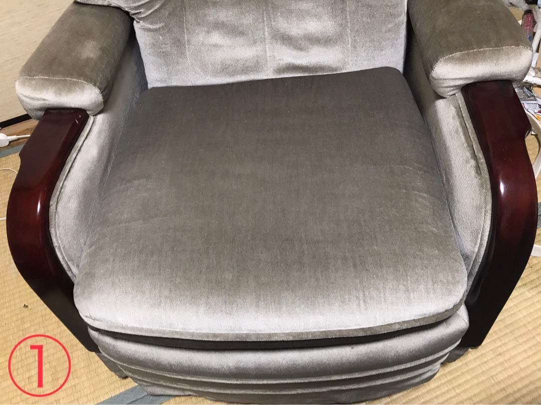 【カリモク家具】【ほぼ送料のみ】リクライニング機能付き1人掛けソファ ①