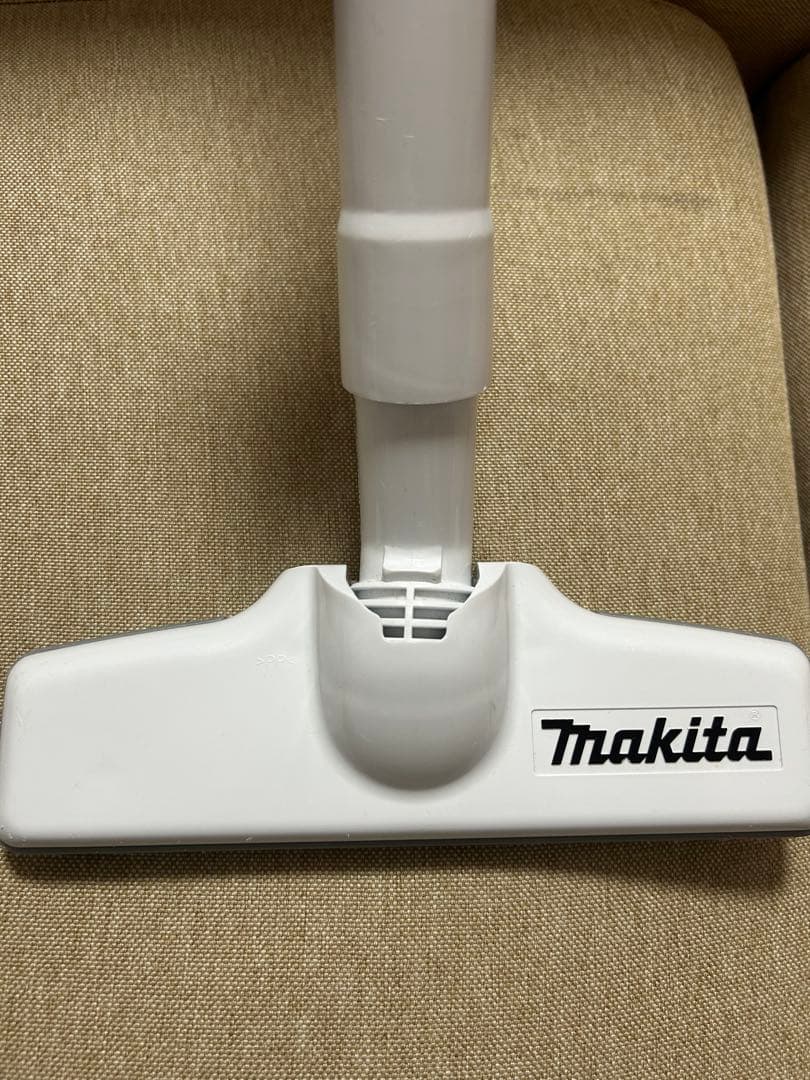 マキタ コードレス 充電式クリーナー　CL107FDSHW 紙パック付き