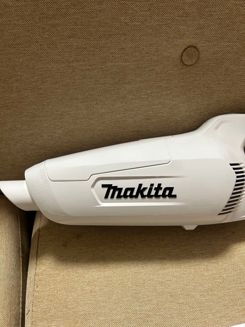 マキタ コードレス 充電式クリーナー　CL107FDSHW 紙パック付き