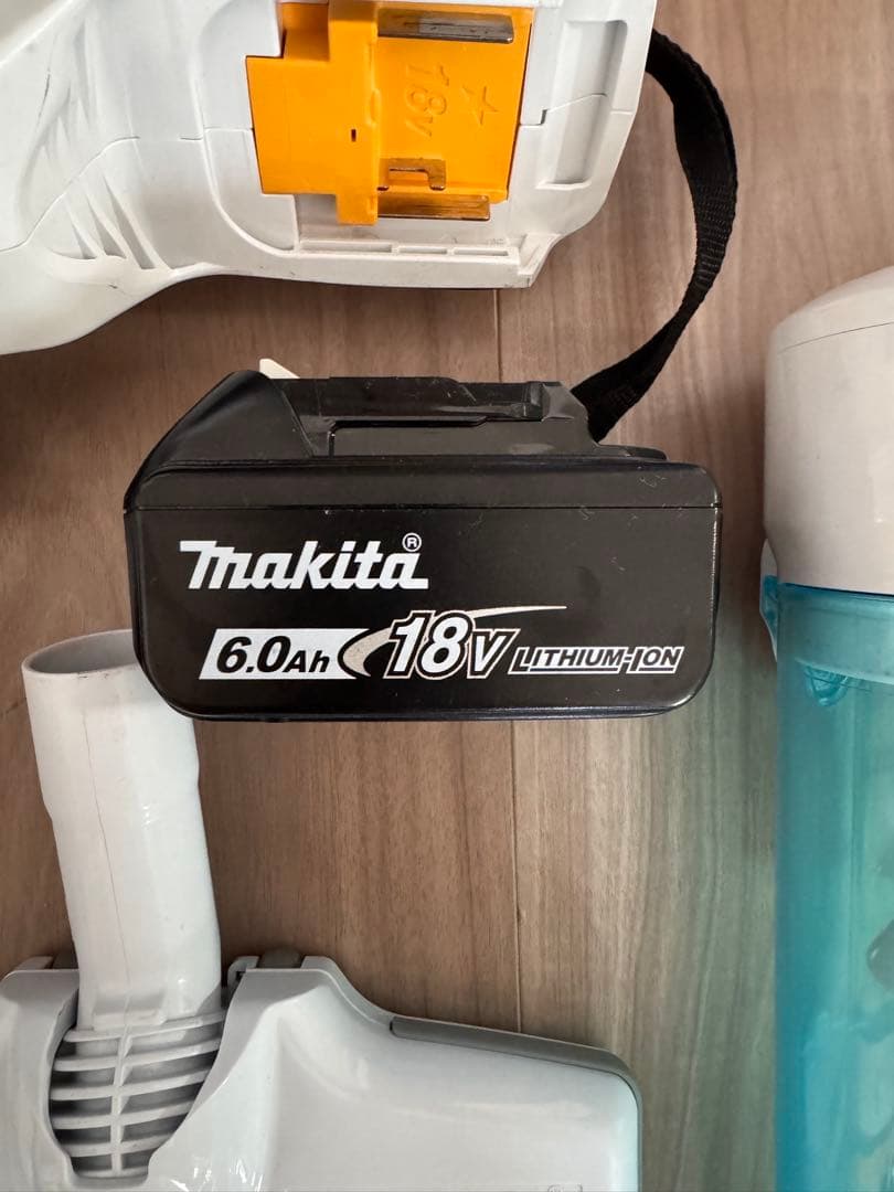 Makita CL181FD コードレス掃除機