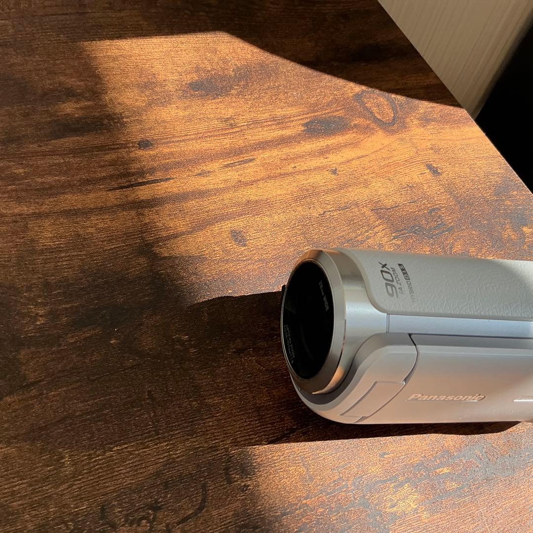 【ビデオカメラ】HC-W590Mホワイト【三脚付き】