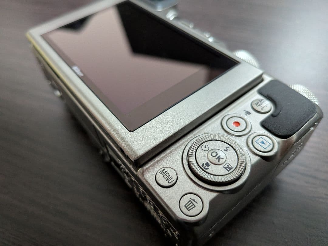 Nikon COOLPIX A1000 シルバー ニコン デジカメ 美品