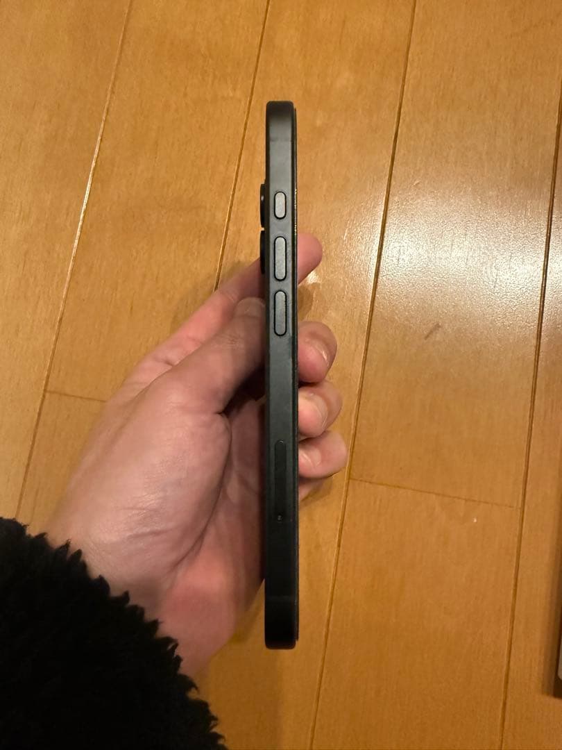 Apple iPhone 16 ブラック 本体 バッテリー100%