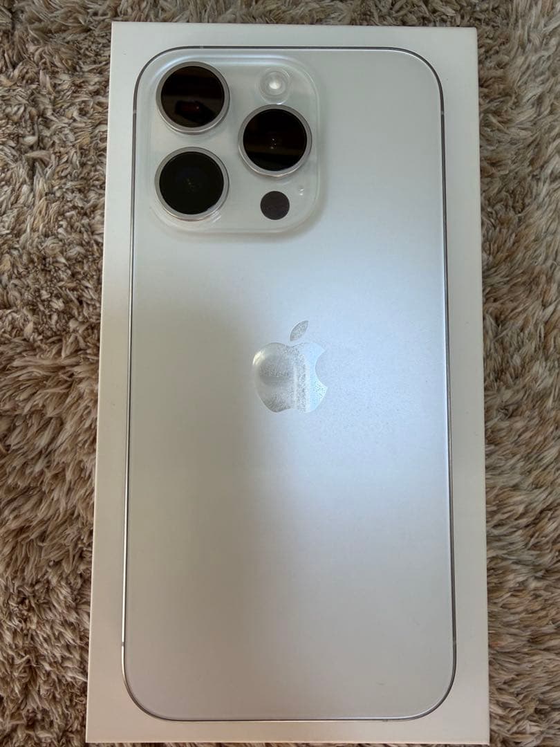 美品　iPhone 15 Pro 128GB ホワイトチタニウム SIMフリー版