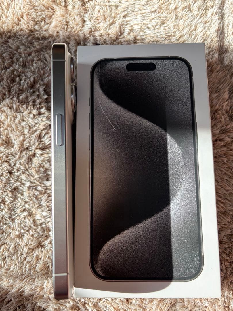 美品　iPhone 15 Pro 128GB ホワイトチタニウム SIMフリー版