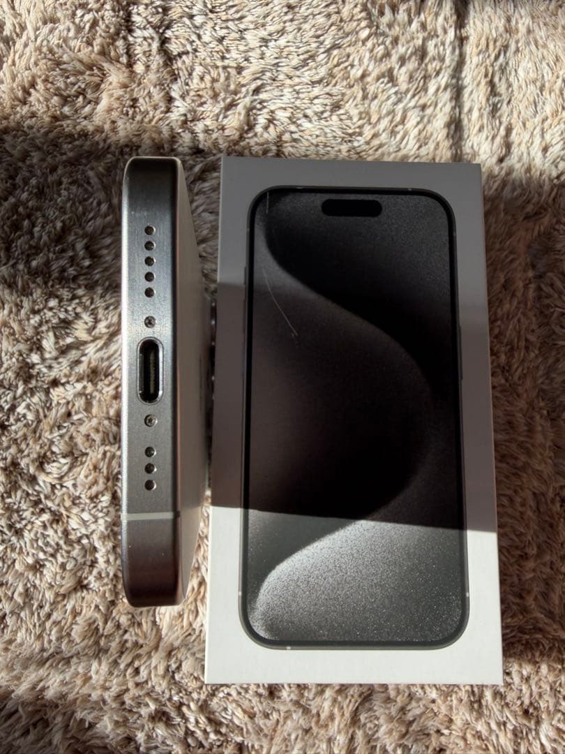 美品　iPhone 15 Pro 128GB ホワイトチタニウム SIMフリー版