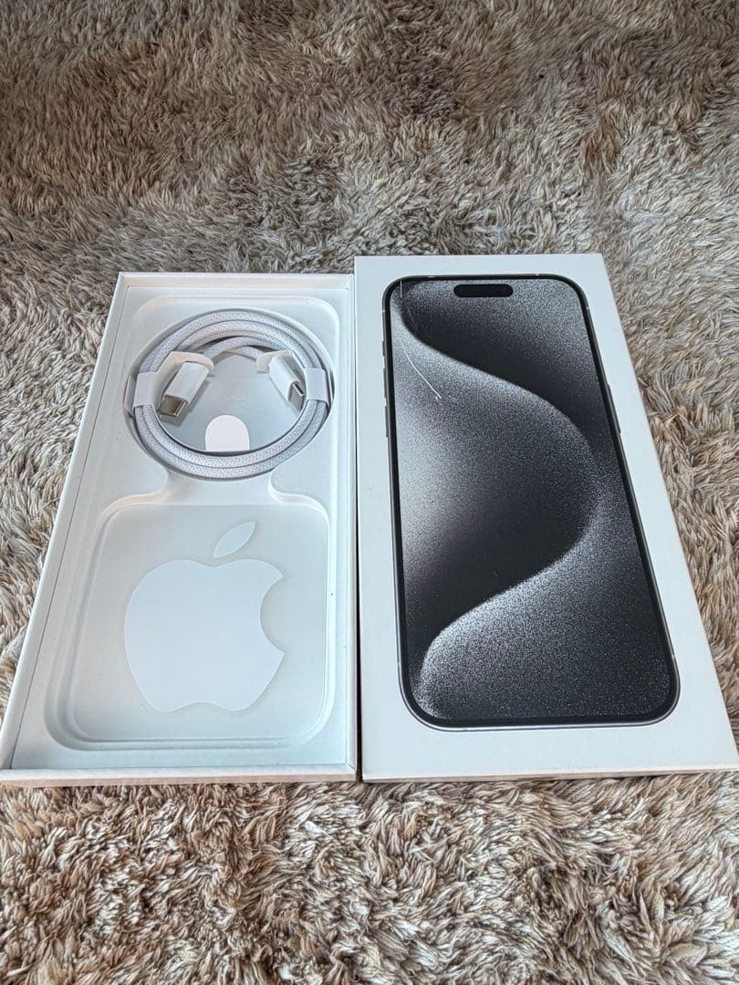 美品　iPhone 15 Pro 128GB ホワイトチタニウム SIMフリー版