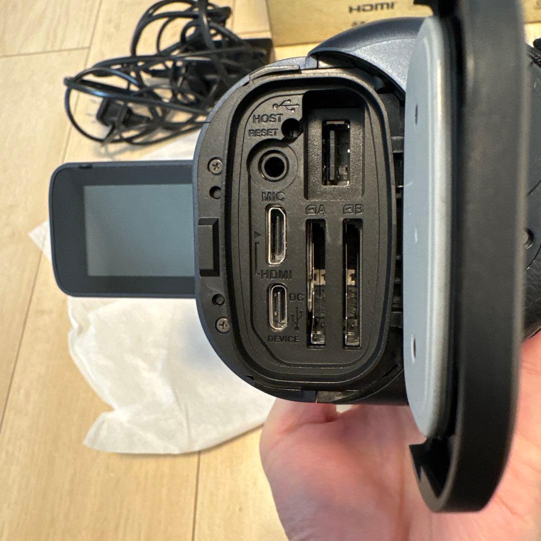 JVC ビデオカメラ　GZ-RY980