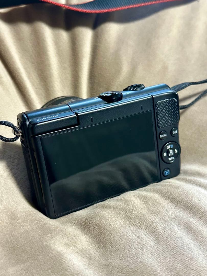 Canon EOS M100 ダブルズームキット ミラーレス一眼 ブラック