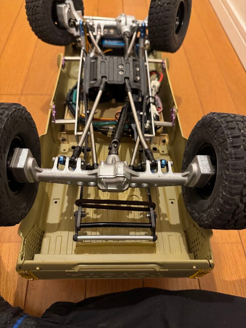 カーキ色クローリング　10/1スケールハイラックスボデー付き　改