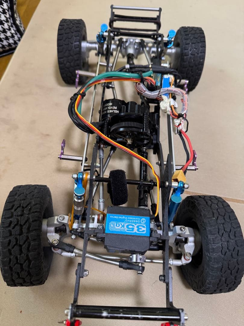 カーキ色クローリング　10/1スケールハイラックスボデー付き　改