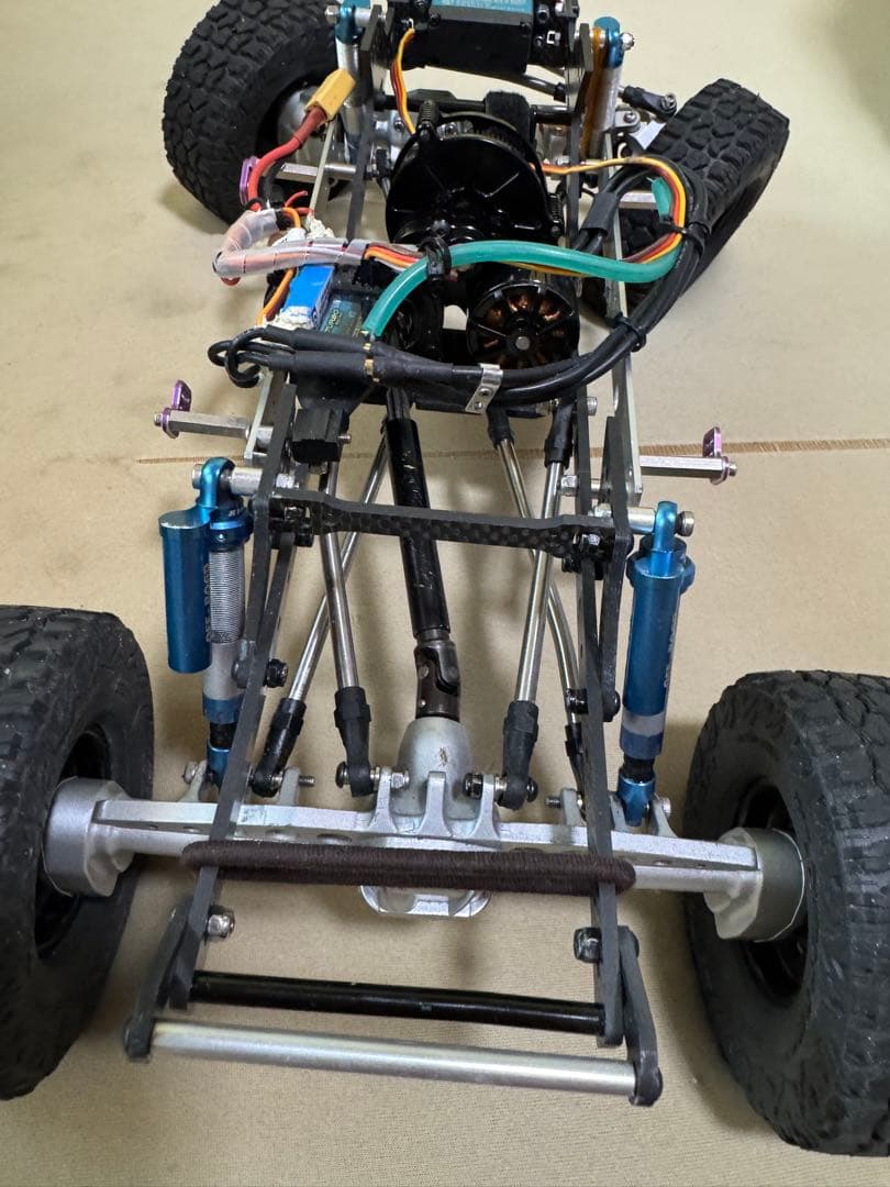 カーキ色クローリング　10/1スケールハイラックスボデー付き　改