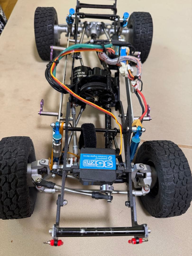 カーキ色クローリング　10/1スケールハイラックスボデー付き　改