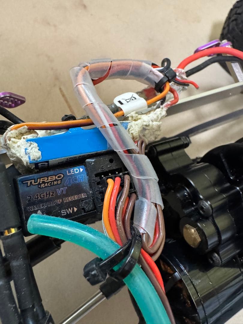 カーキ色クローリング　10/1スケールハイラックスボデー付き　改