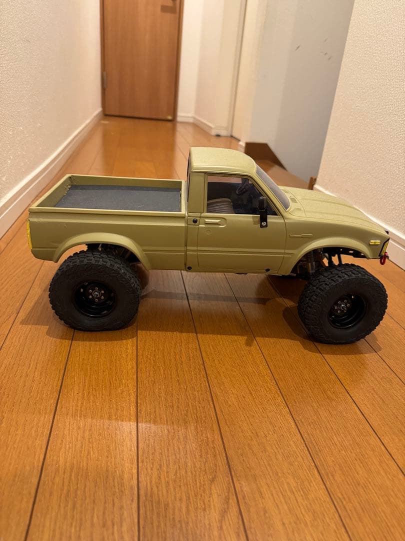 カーキ色クローリング　10/1スケールハイラックスボデー付き　改