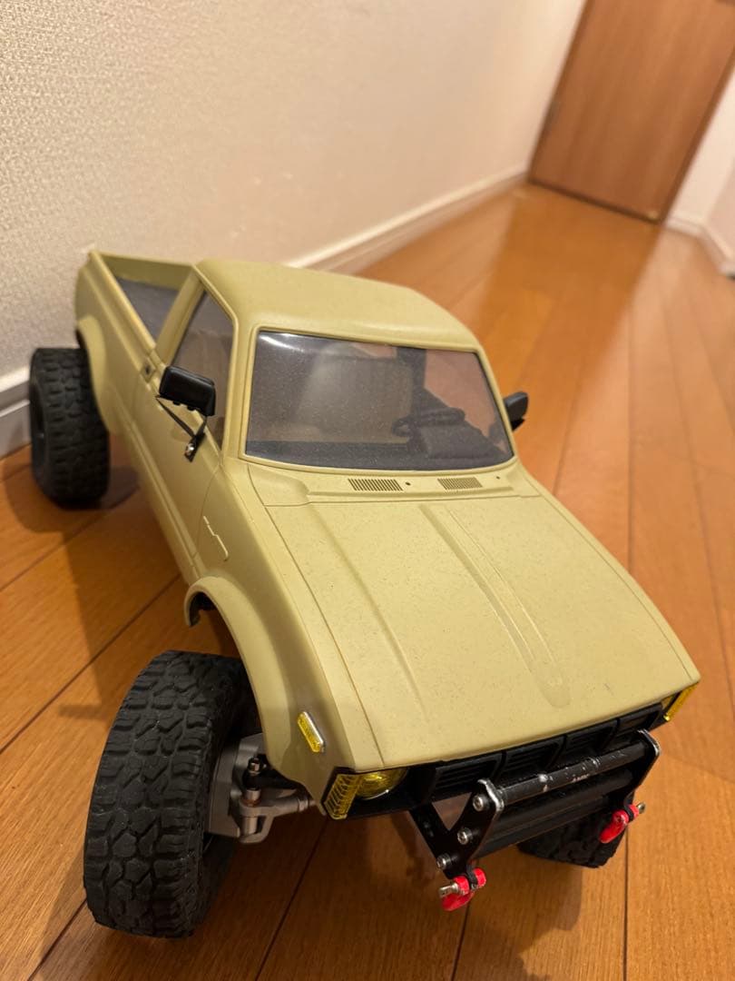 カーキ色クローリング　10/1スケールハイラックスボデー付き　改