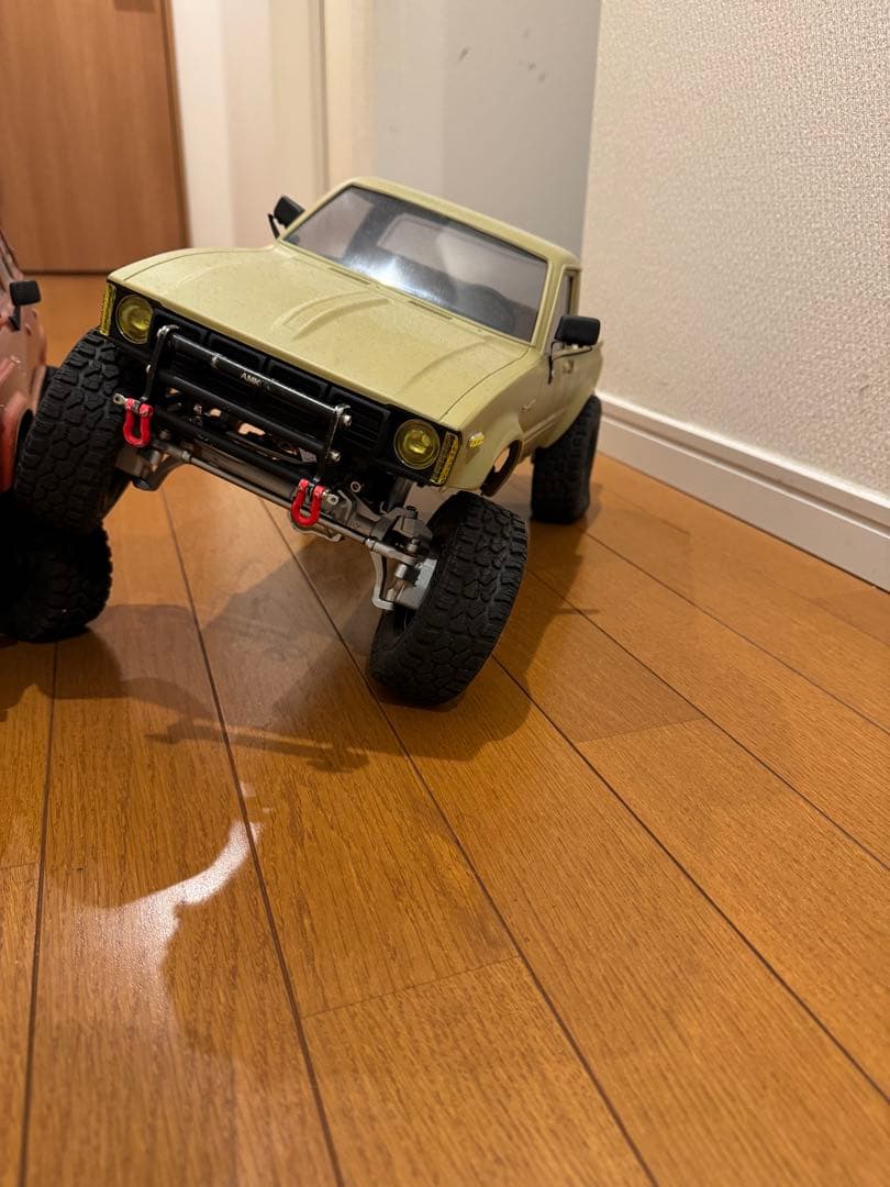 カーキ色クローリング　10/1スケールハイラックスボデー付き　改