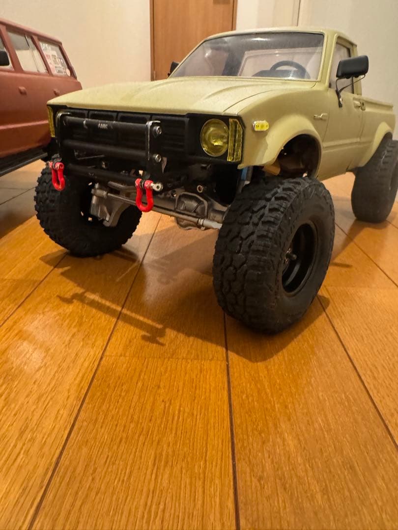 カーキ色クローリング　10/1スケールハイラックスボデー付き　改