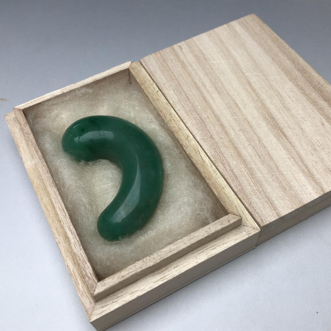 勾玉 硬玉　翡翠　ヒスイ 天然 一点物 お守り