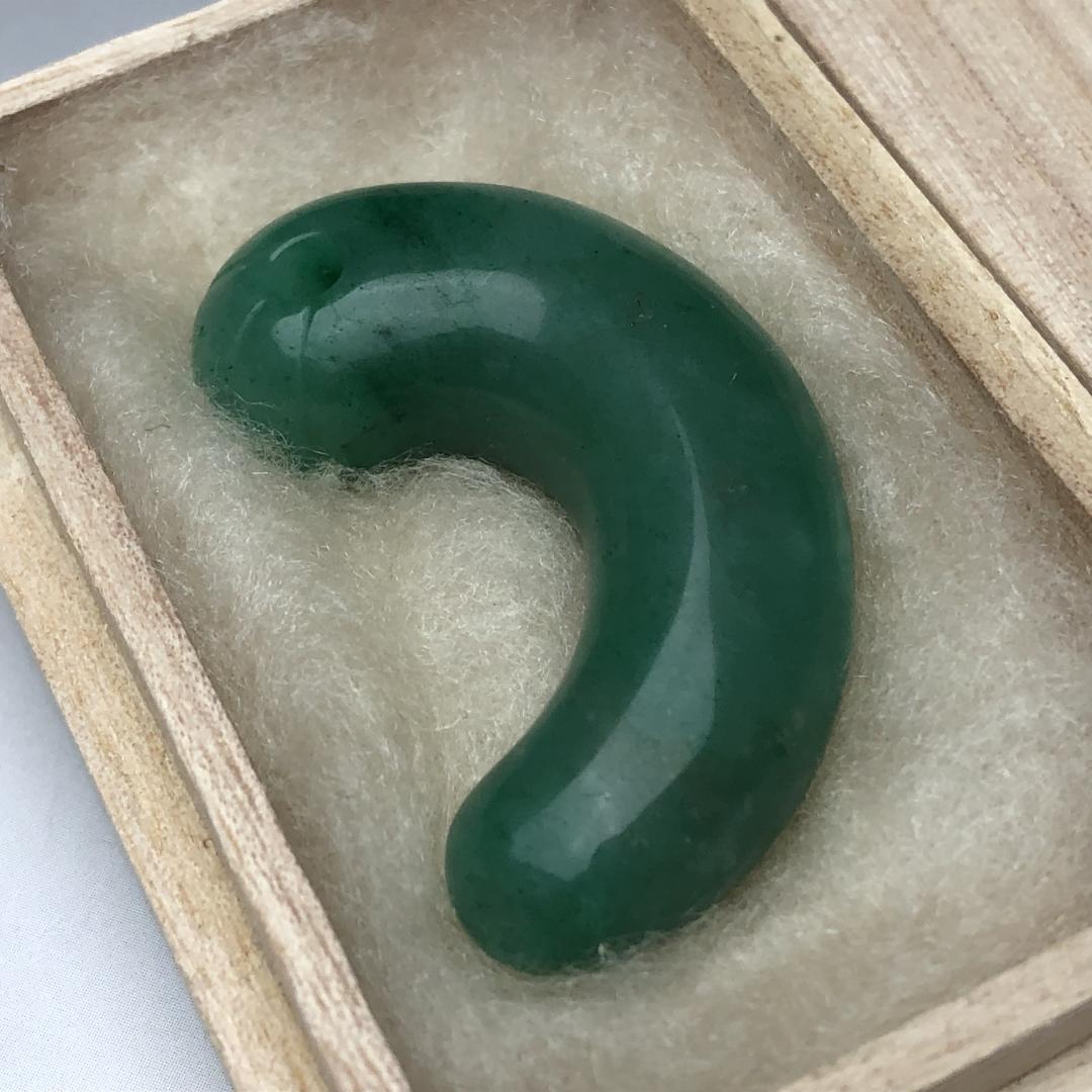 勾玉 硬玉　翡翠　ヒスイ 天然 一点物 お守り