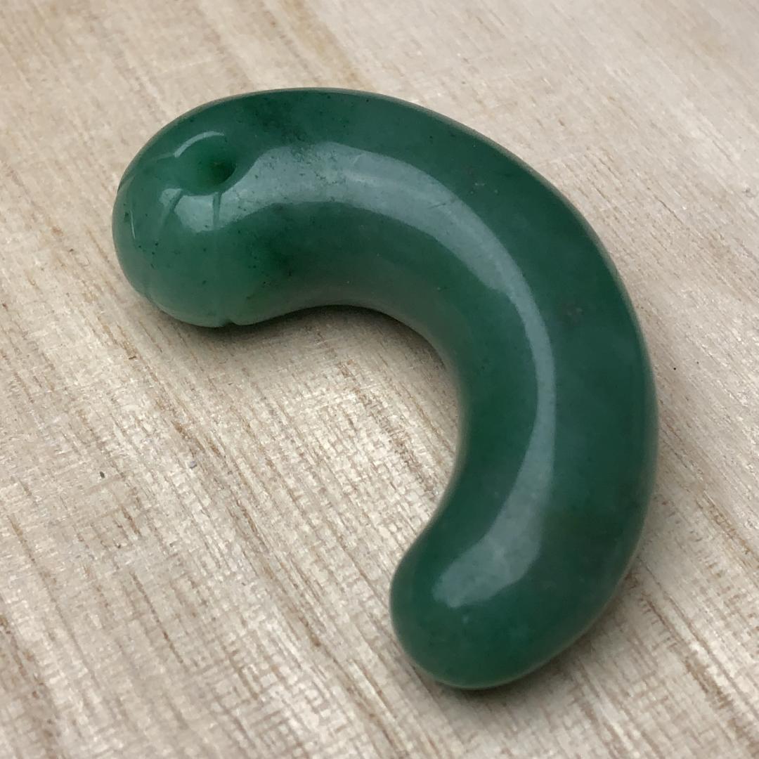 勾玉 硬玉　翡翠　ヒスイ 天然 一点物 お守り