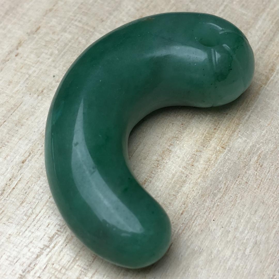 勾玉 硬玉　翡翠　ヒスイ 天然 一点物 お守り