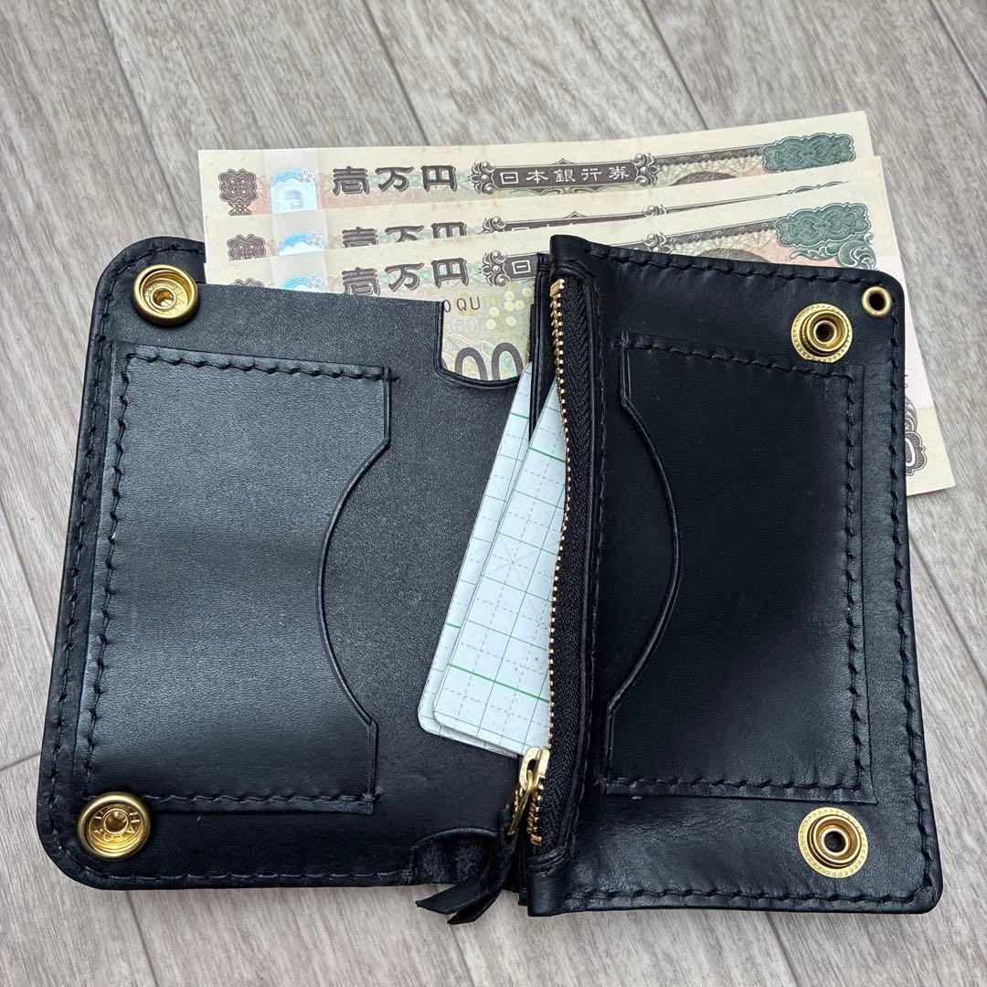 【訳あり安値】トラッカーウォレット　ミドル　真鍮　黒ステッチ　お札を折らずに収納