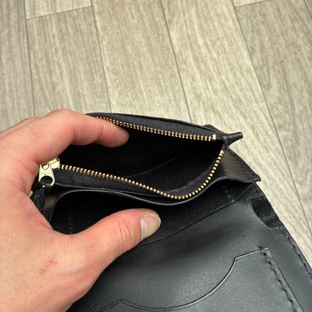 【訳あり安値】トラッカーウォレット　ミドル　真鍮　黒ステッチ　お札を折らずに収納