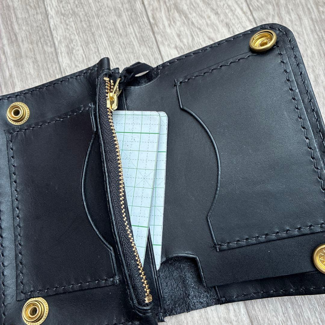 【訳あり安値】トラッカーウォレット　ミドル　真鍮　黒ステッチ　お札を折らずに収納
