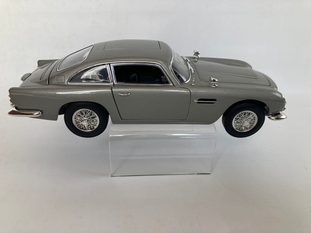 007 GOLDFINGERボンドカー Aston Martin DB5