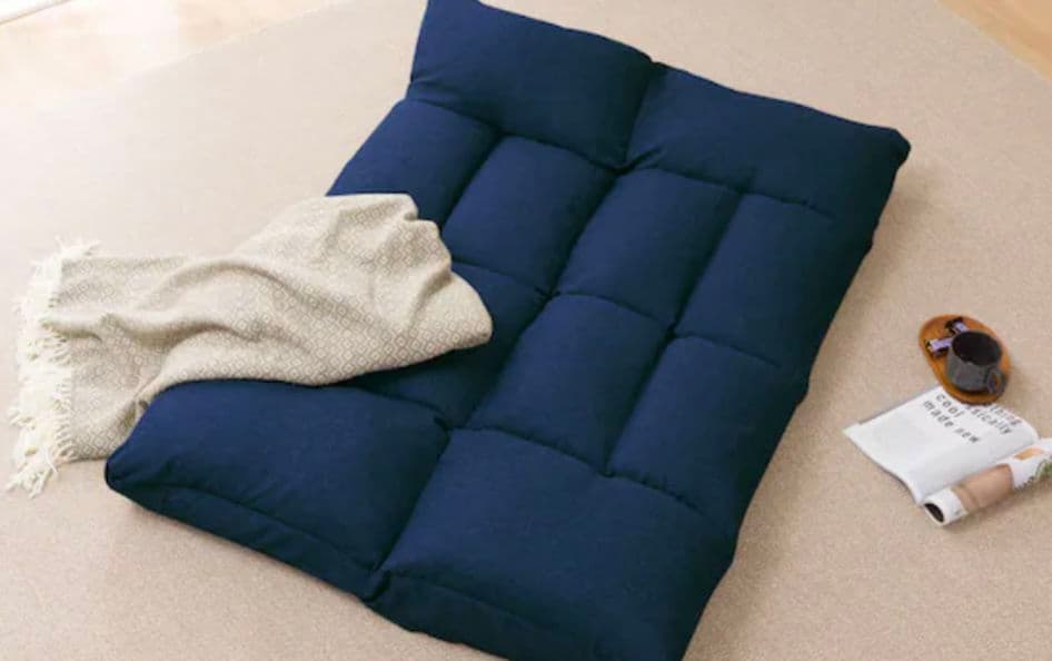 3月24日迄のお取り引き　美品　形が自在に変えられるコンパクトソファ