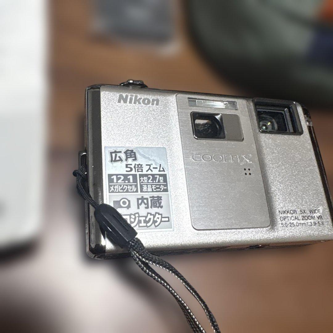 美品Nikon ニコンCOOLPIX S1000pj コンパクトデジタルカメラ