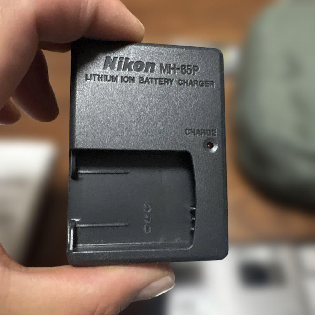 美品Nikon ニコンCOOLPIX S1000pj コンパクトデジタルカメラ