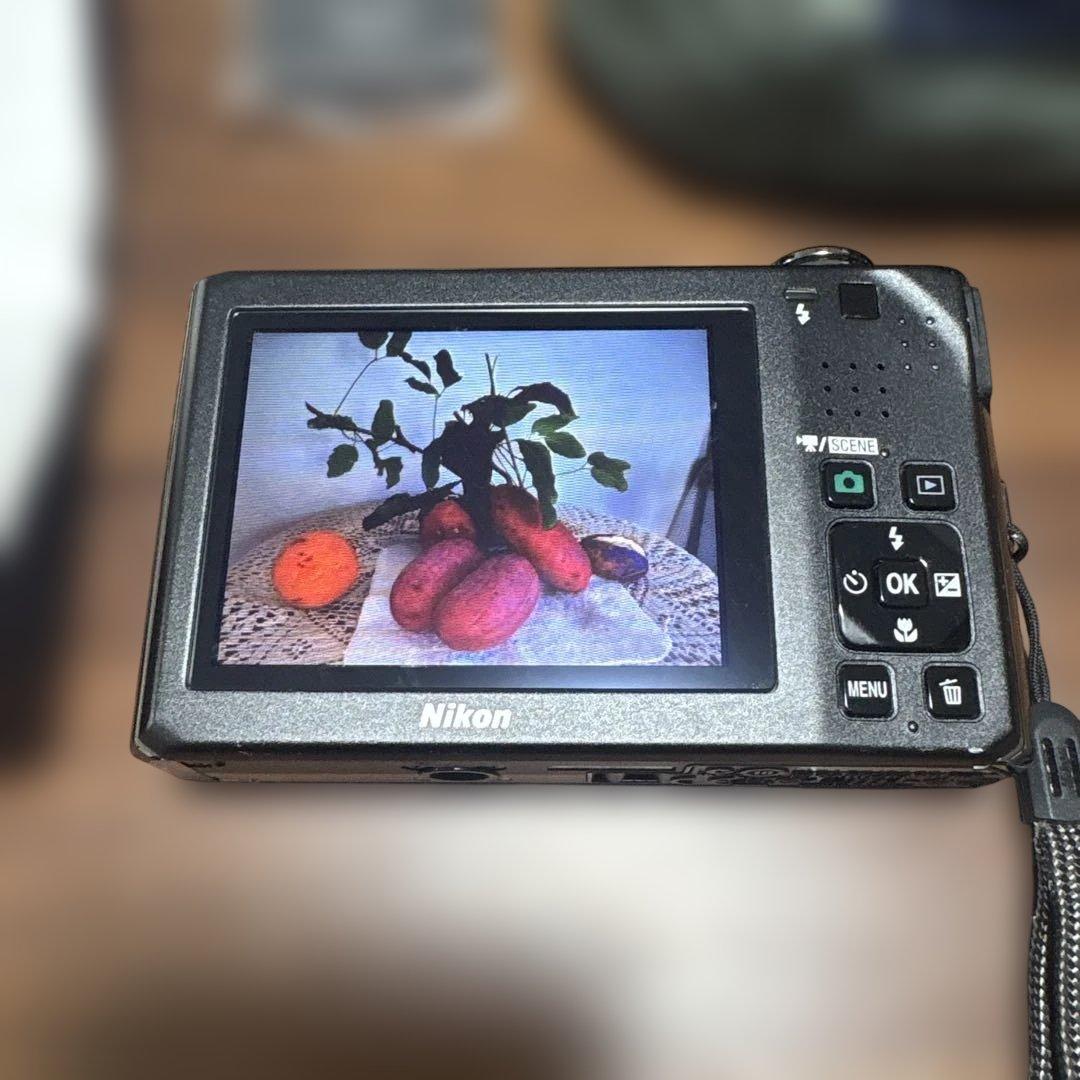 美品Nikon ニコンCOOLPIX S1000pj コンパクトデジタルカメラ