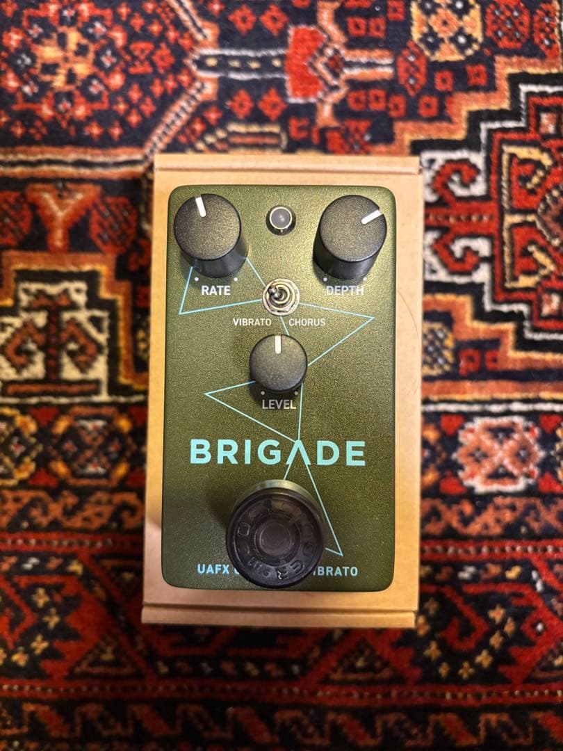 ギター BRIGADE UAFX CHORUS & VIBRATO