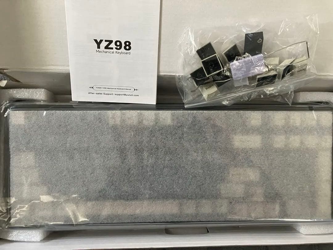 【ほぼ新品】YUNZII YZ98 メカニカルキーボード本体 備品完備