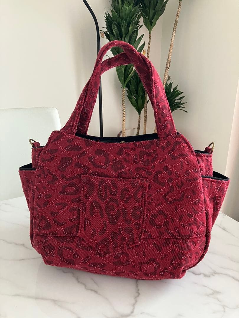 823 大きめ赤いヒョウ柄デニムリメイクバック　ハンドメイド