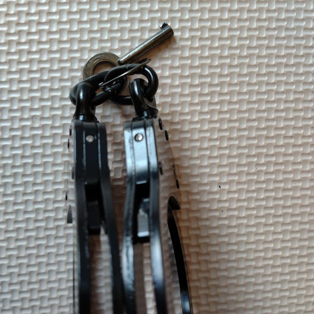 金属製黒色両手錠 鍵付き