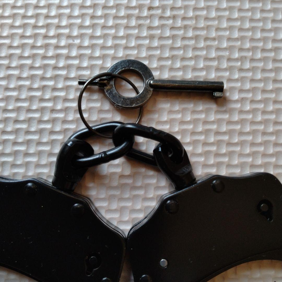 金属製黒色両手錠 鍵付き