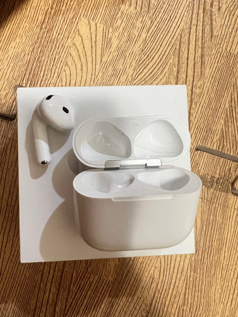 AirPods 4 本体 21,800円 ノイズキャンセリングなし