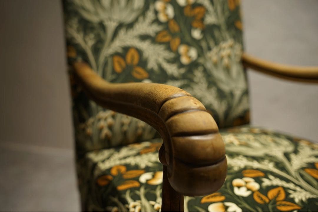 イギリスアンティーク　アームチェア　ヴィクトリアン様式WilliamMorris